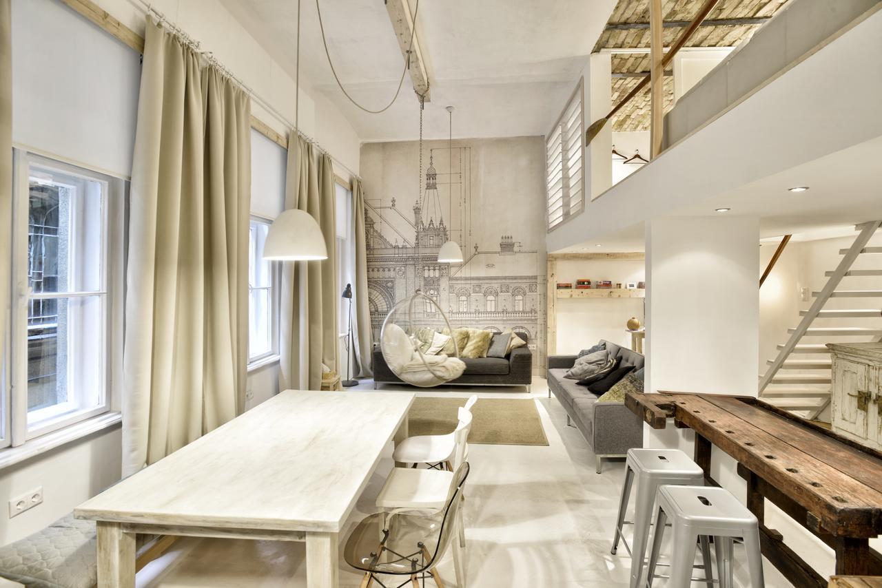 Designer - A10, Budapest